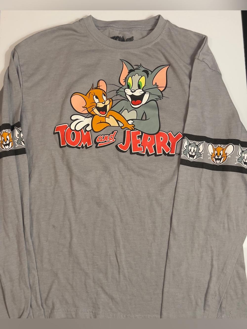 Tom and Jerry Women’s Gray Long-Sleeve Graphic Shirt Size XS/XC